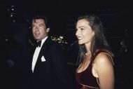 Pierce Brosnan and Keely Shaye Smith in 1995. (Image via Getty)